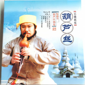 边挨草边给老公打电话
