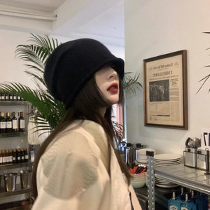 边挨草边给老公打电话
