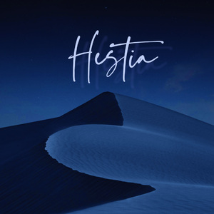 边挨草边给老公打电话
