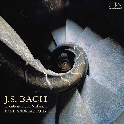 边挨草边给老公打电话
